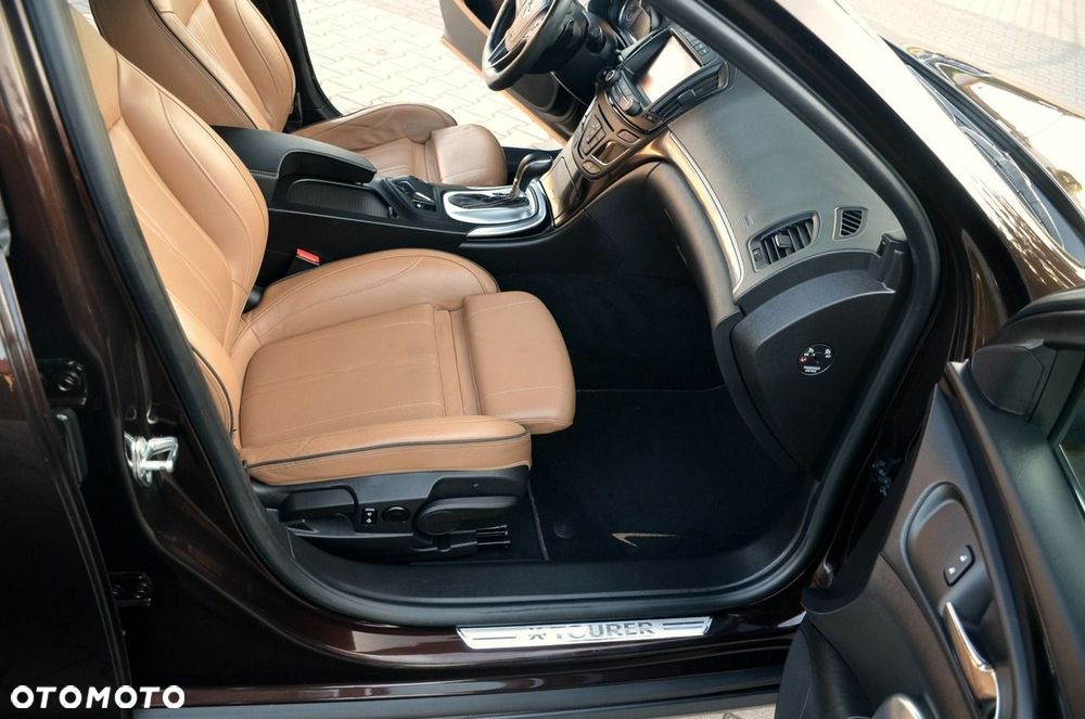 Opel Insignia - 25