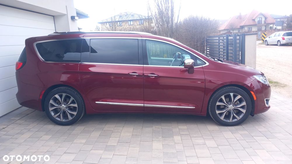 Chrysler Pacifica - 4