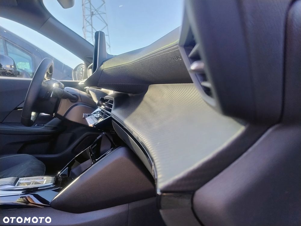 Peugeot 2008 PureTech mHEV GT E-DCS6 - 26