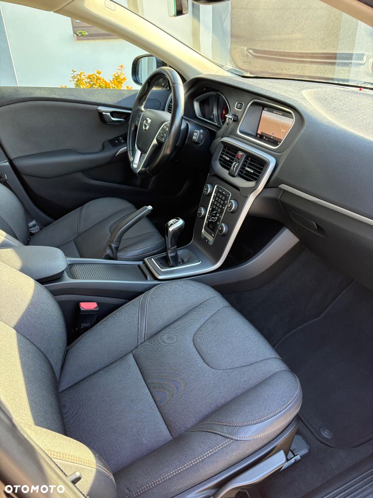 Volvo V40 Cross Country D2 Momentum - 17