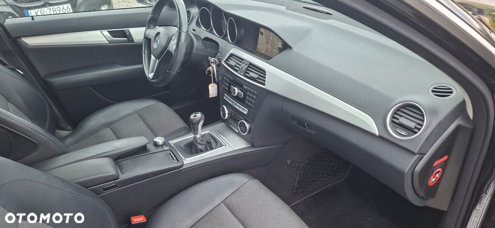 Mercedes-Benz Klasa C 200 CDI DPF (BlueEFFICIENCY) Avantgarde - 11
