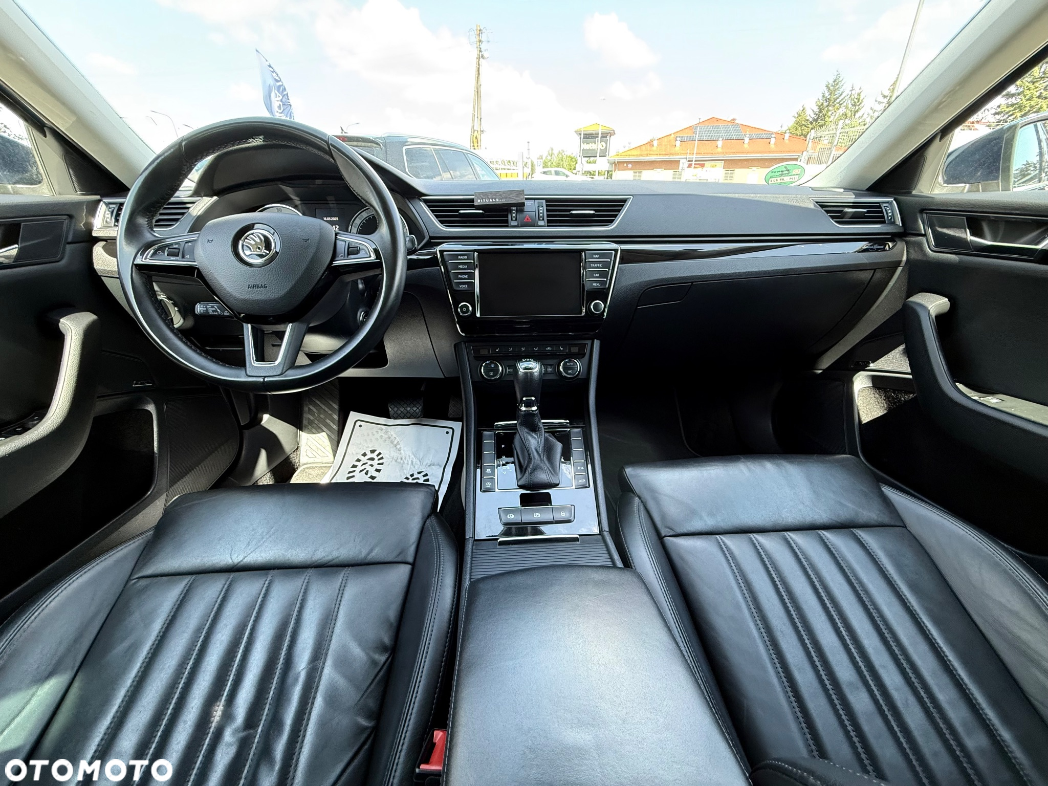 Skoda Superb 2.0 TDI DSG L&K - 14