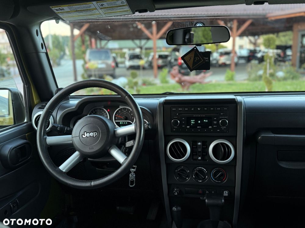 Jeep Wrangler Unlimited 3.8 Sahara - 15