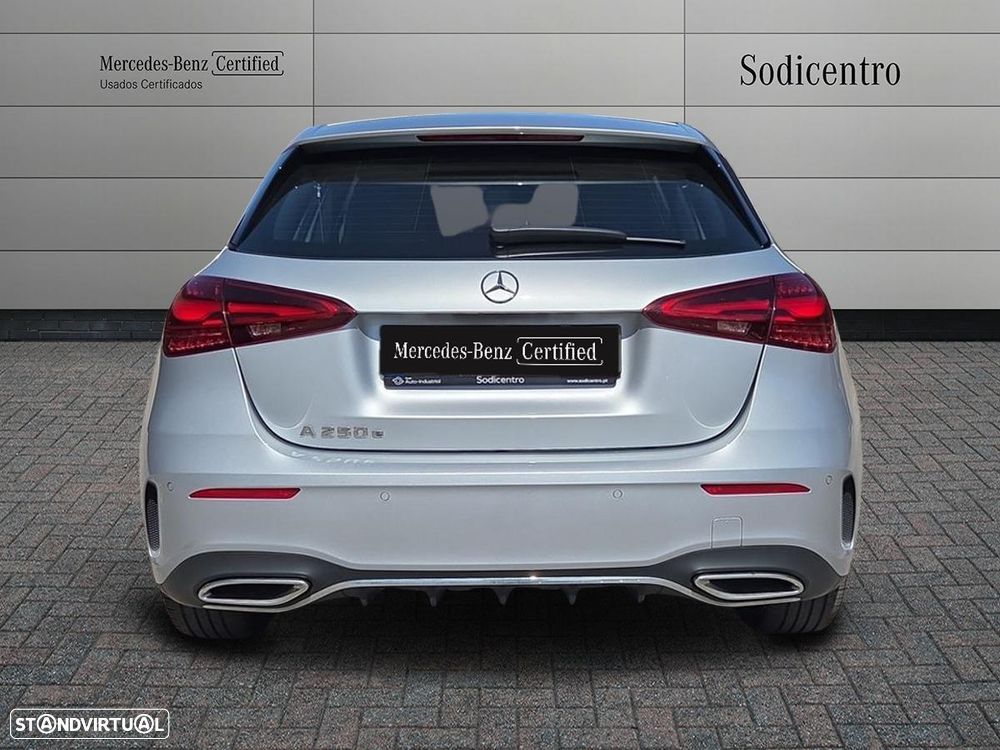 Mercedes-Benz A 250 e 8G-DCT AMG Line - 9