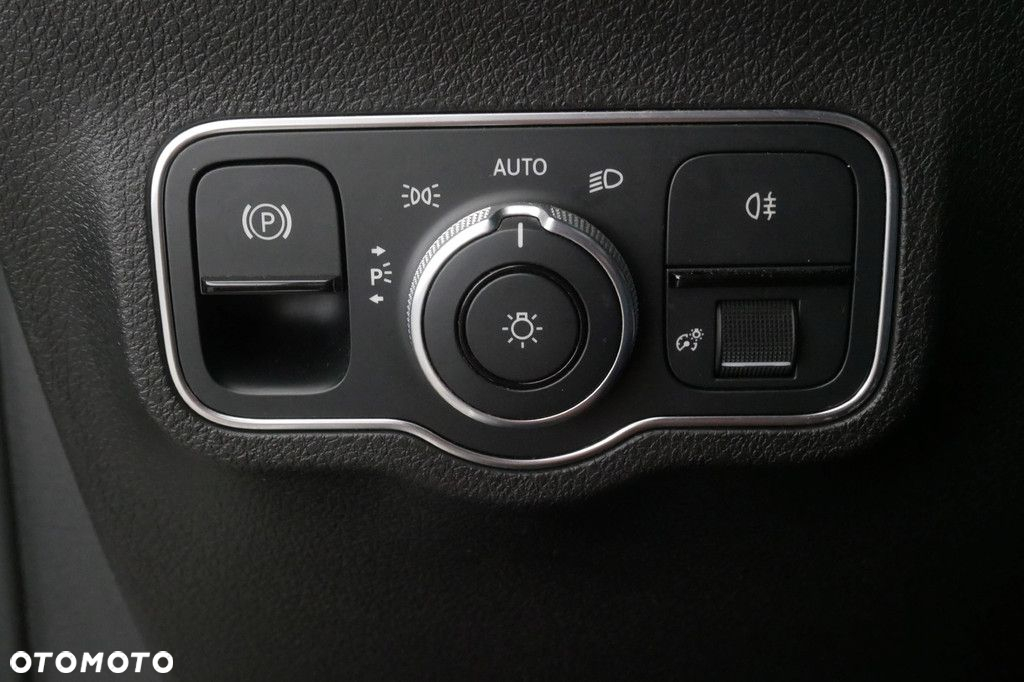 Mercedes-Benz GLB - 30