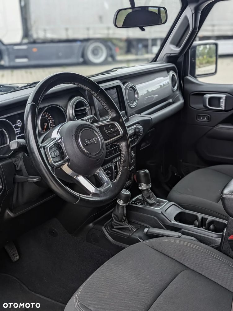 Jeep Wrangler - 8