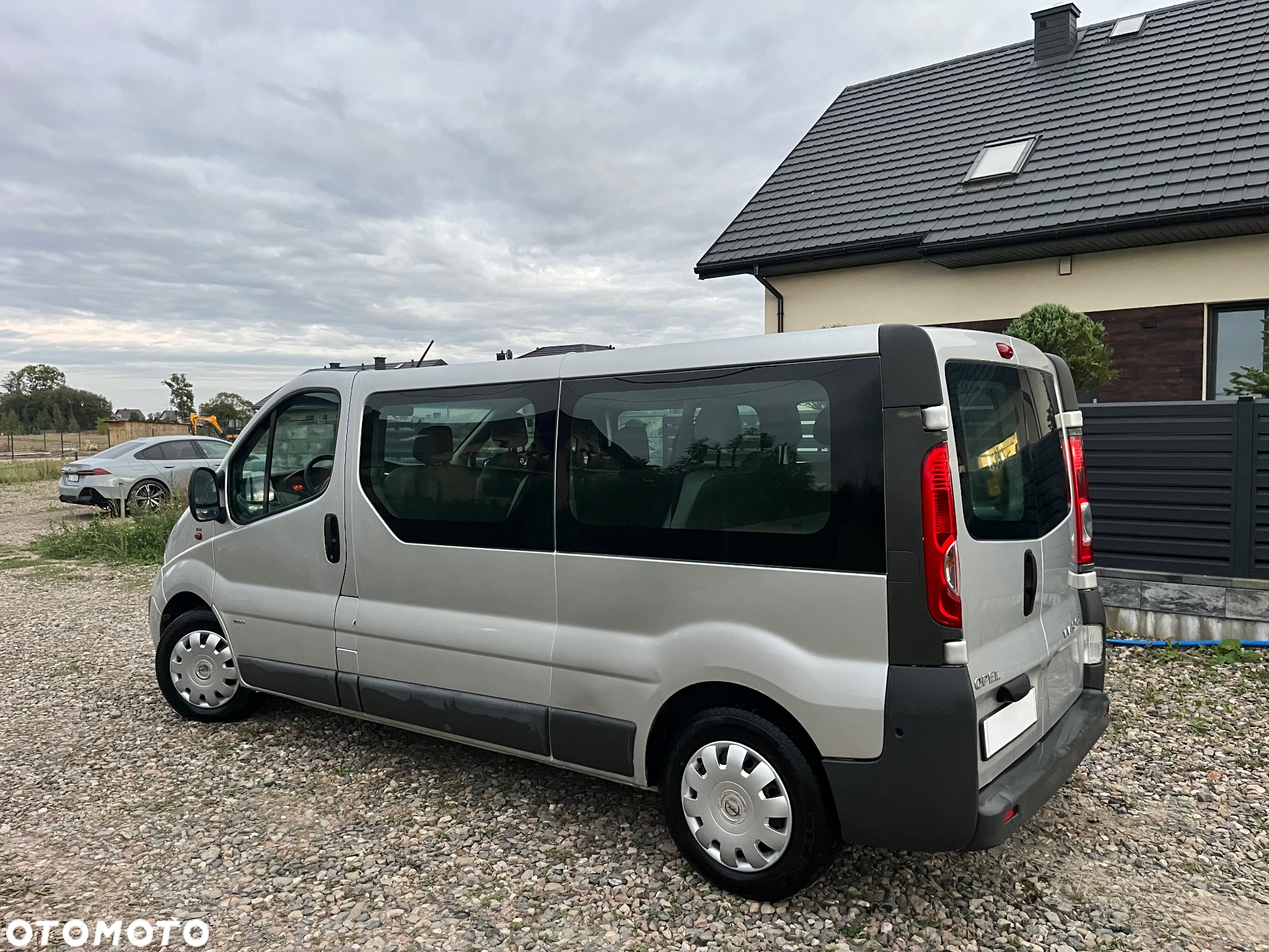 Opel Vivaro L2H1 2.9t - 24