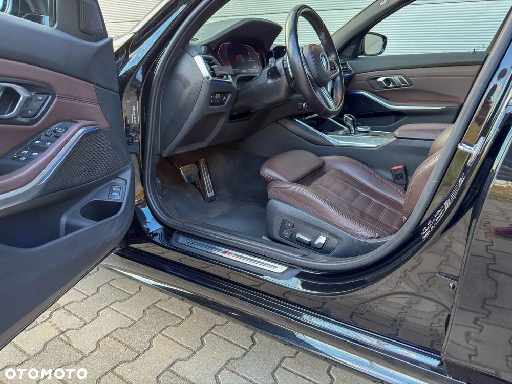 BMW Seria 3 320d xDrive M Sport Shadow - 12