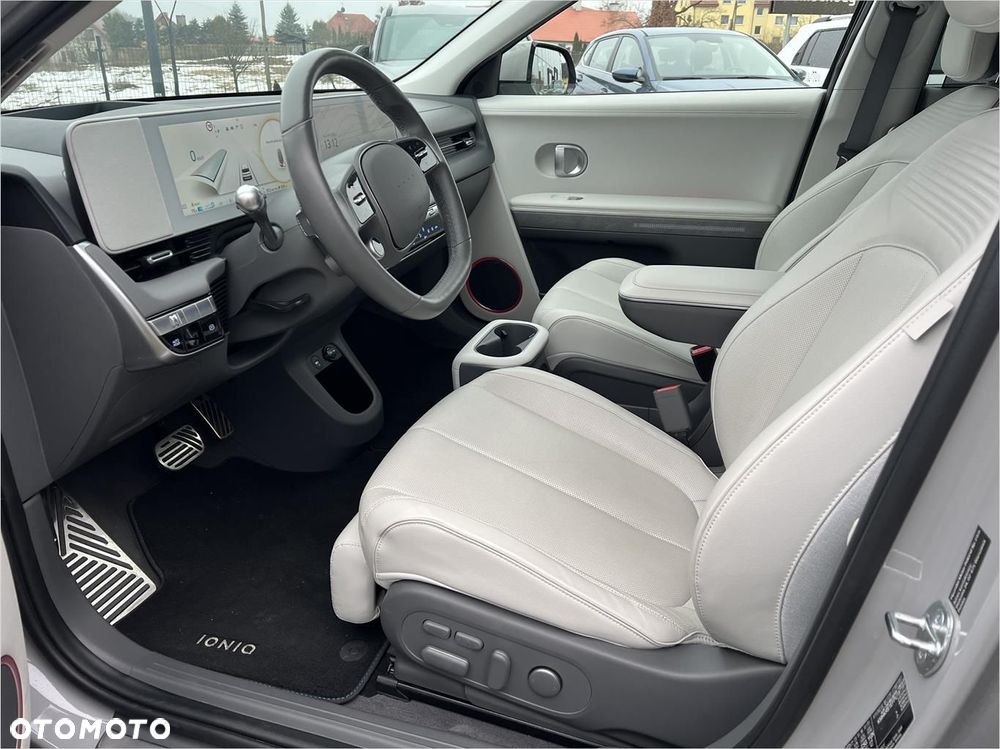 Hyundai IONIQ - 12