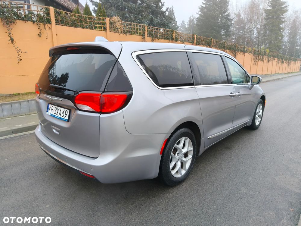 Chrysler Pacifica - 3