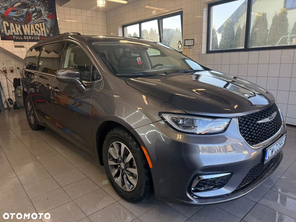 Chrysler Pacifica - 2