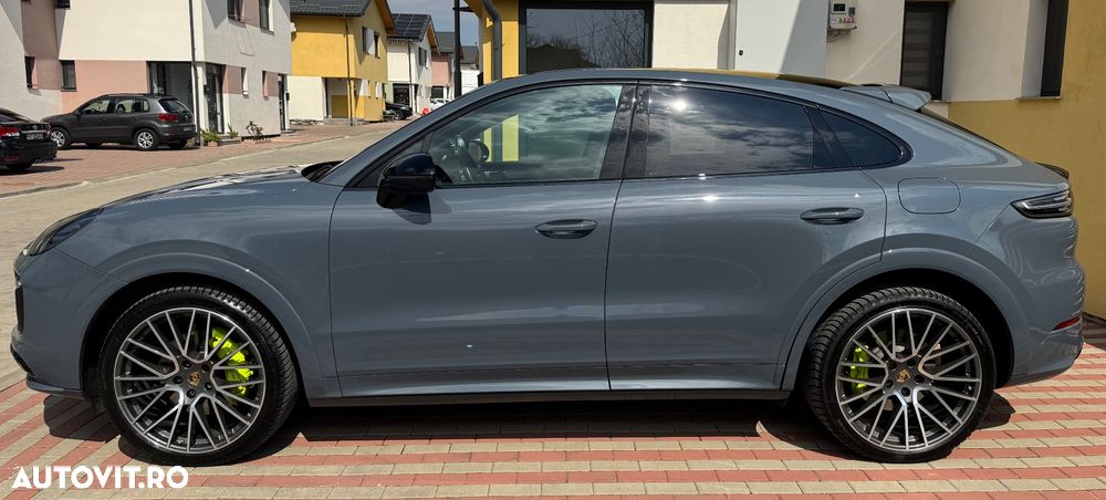 Porsche Cayenne Coupe E-Hybrid - 8