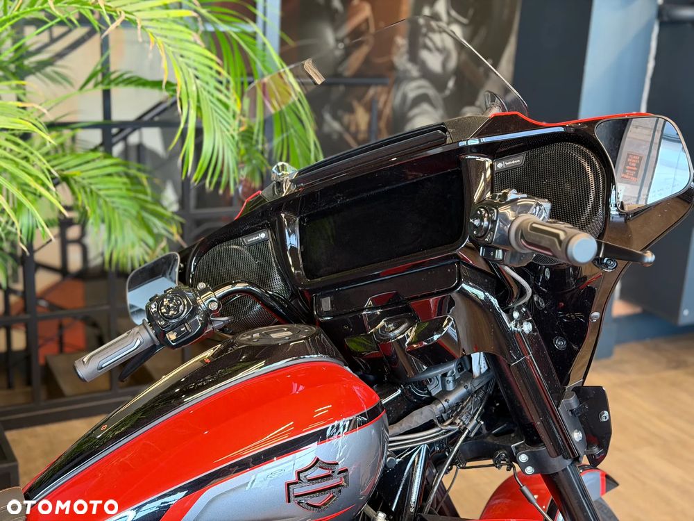 Harley-Davidson CVO Street Glide - 12