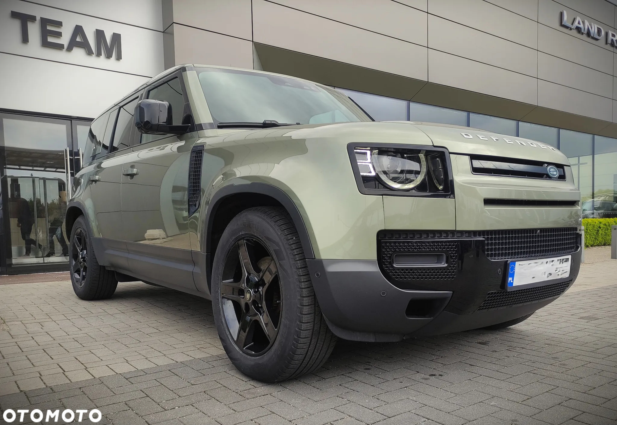 Land Rover Defender - 5