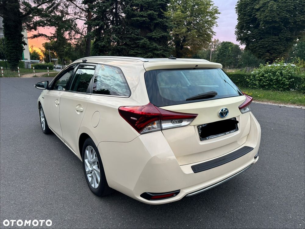 Toyota Auris Hybrid 135 Active - 4