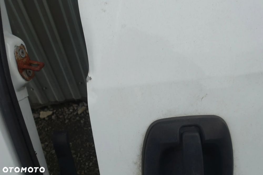 DRZWI PRAWY TYŁ IVECO DAILY 17r. - 4