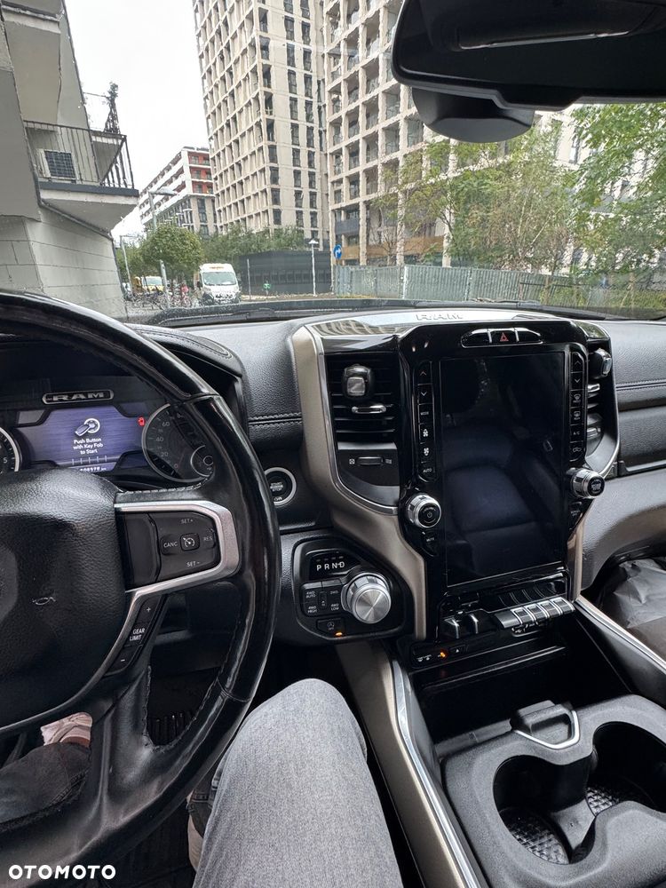 RAM 1500 Crew Cab Shortbed Laramie - 25