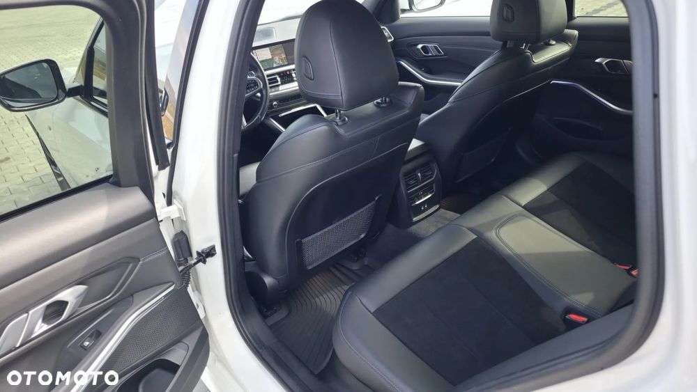 BMW Seria 3 320i Edition M Sport Shadow - 18