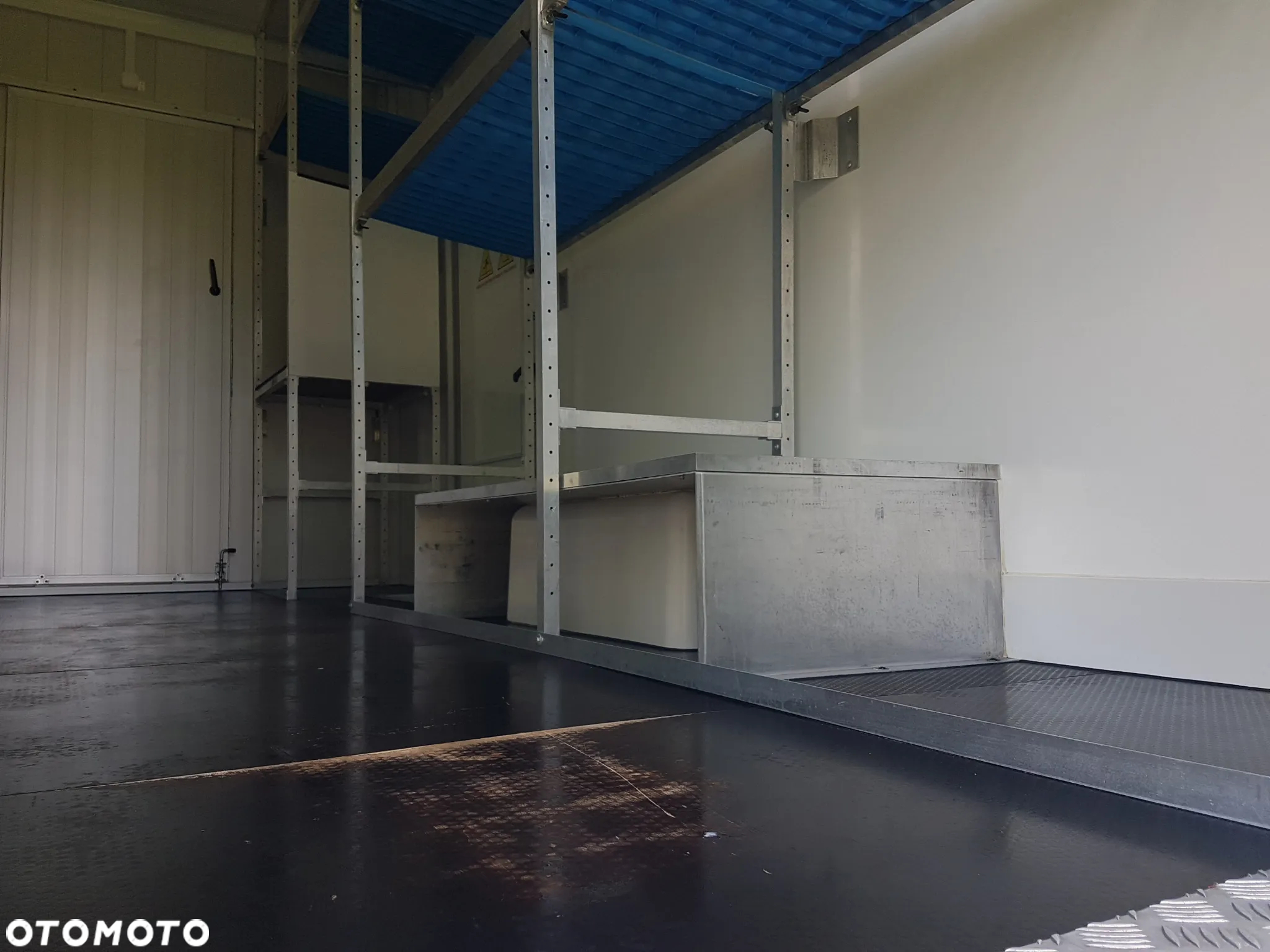Iveco DAILY KONTENER NISKOPODŁOGOWY 4,31x2,24x2,43 FOODTRUCK SKLEP KAMPER KLIMA BAR KONIOWÓZ - 26