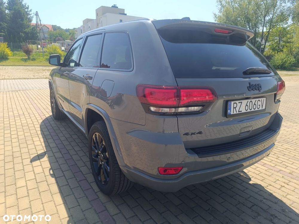 Jeep Grand Cherokee - 11