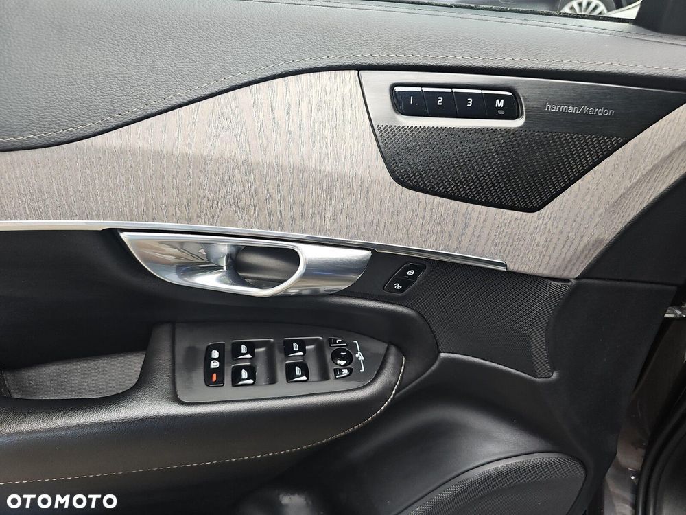 Volvo XC 90 T8 AWD Plug-In Hybrid Plus Dark 7os - 15