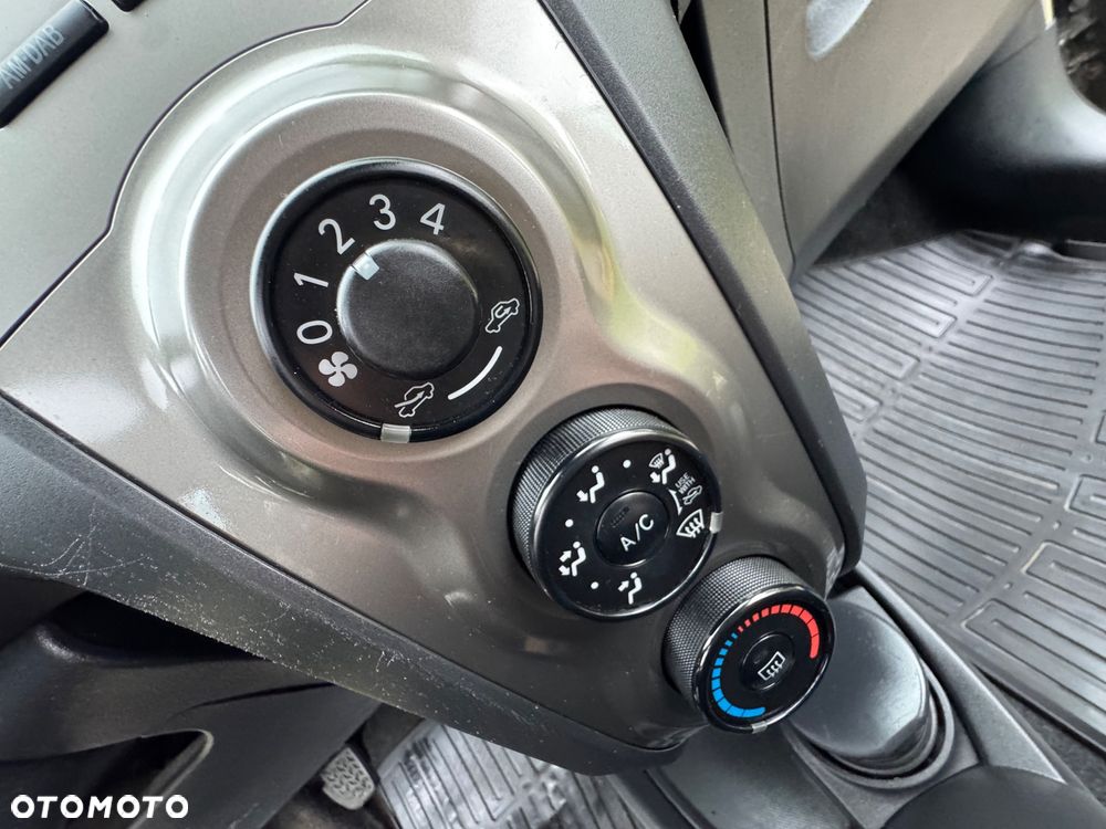 Toyota Yaris - 13