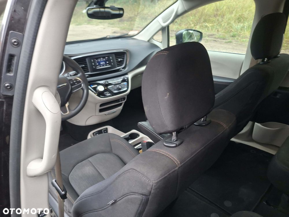 Chrysler Pacifica - 7