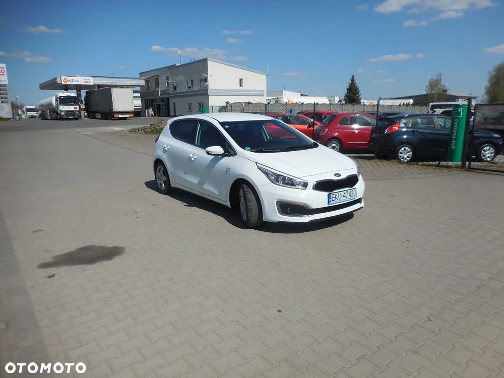 Kia Ceed 1.6 CRDi 136 ISG Dream Team Edition - 9