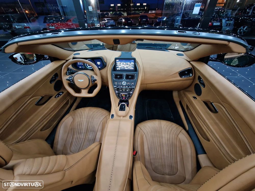 Aston Martin DB11 Volante V8 - 18