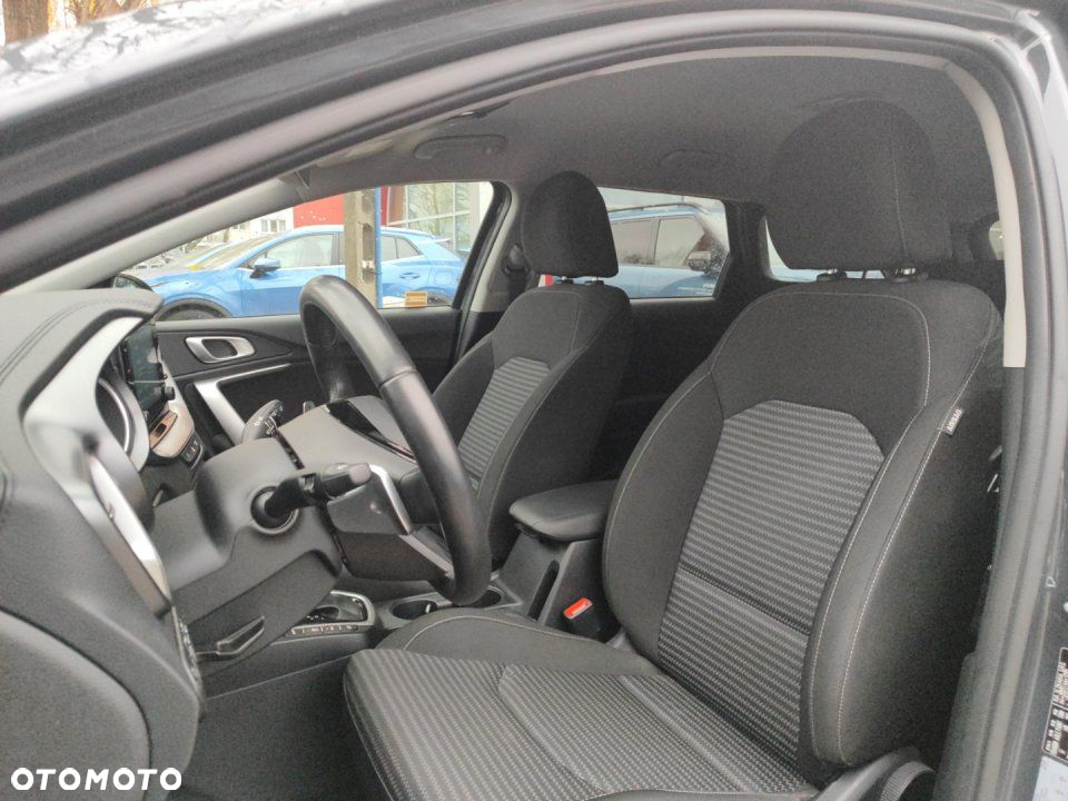 Kia Ceed - 11