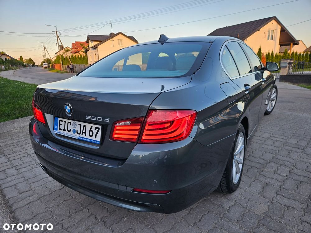 BMW Seria 5 520d Special Edition - 13