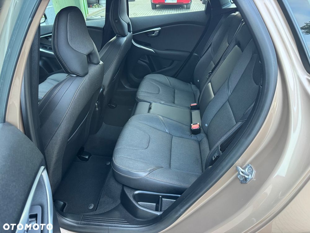 Volvo V40 Cross Country D3 Momentum - 26
