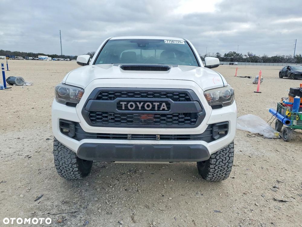 Toyota Tacoma - 5
