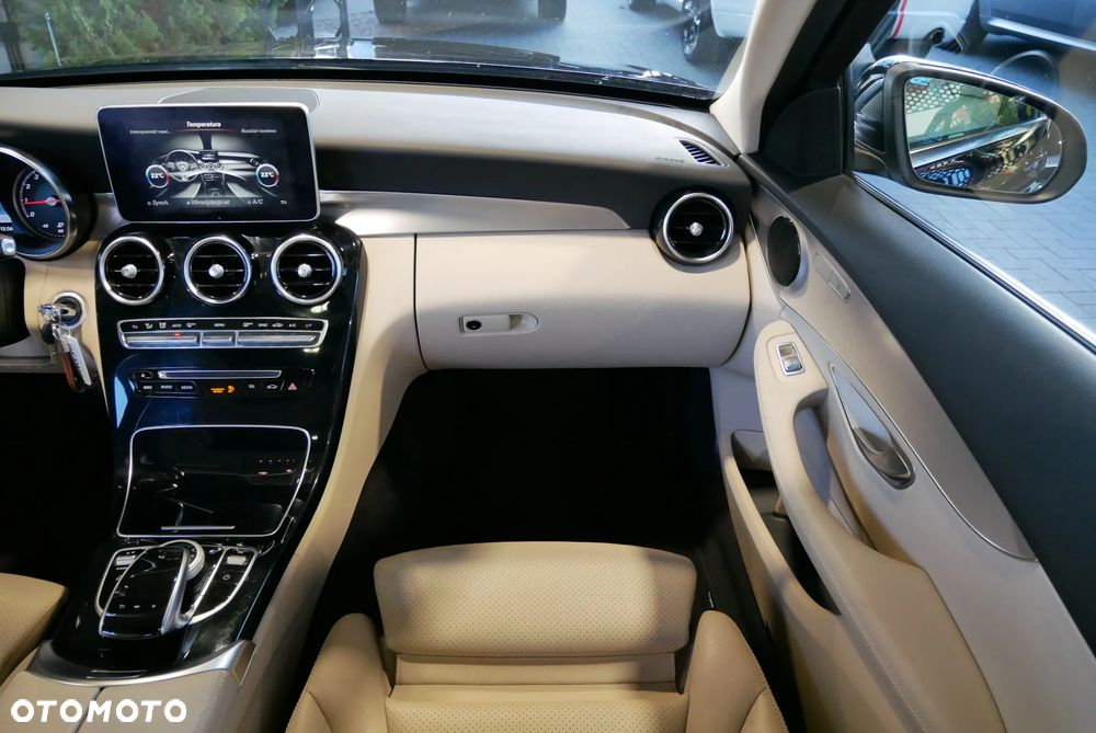 Mercedes-Benz Klasa C 200 4-Matic 9G-TRONIC - 17