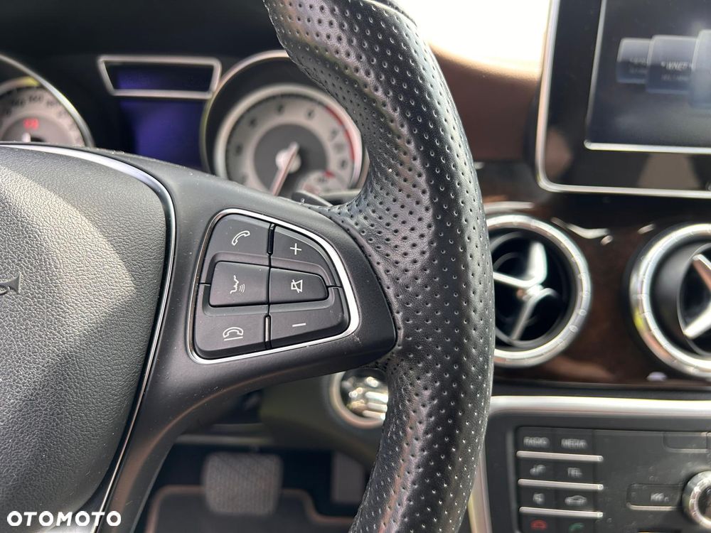 Mercedes-Benz CLA 200 7G-DCT - 11