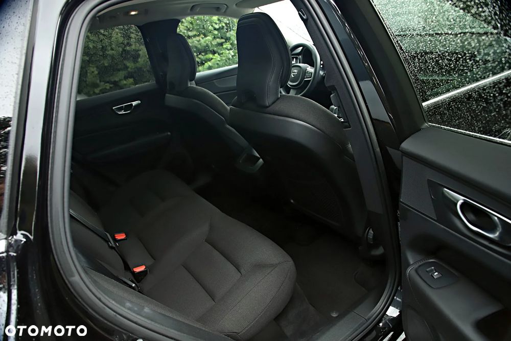 Volvo XC 60 B4 D AWD Momentum Pro - 23