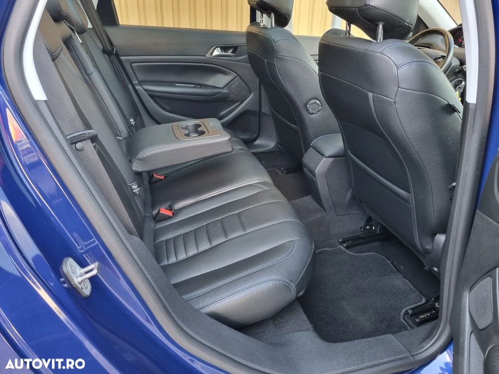 Peugeot 308 SW 1.2 L PureTech Turbo S&S Allure - 9