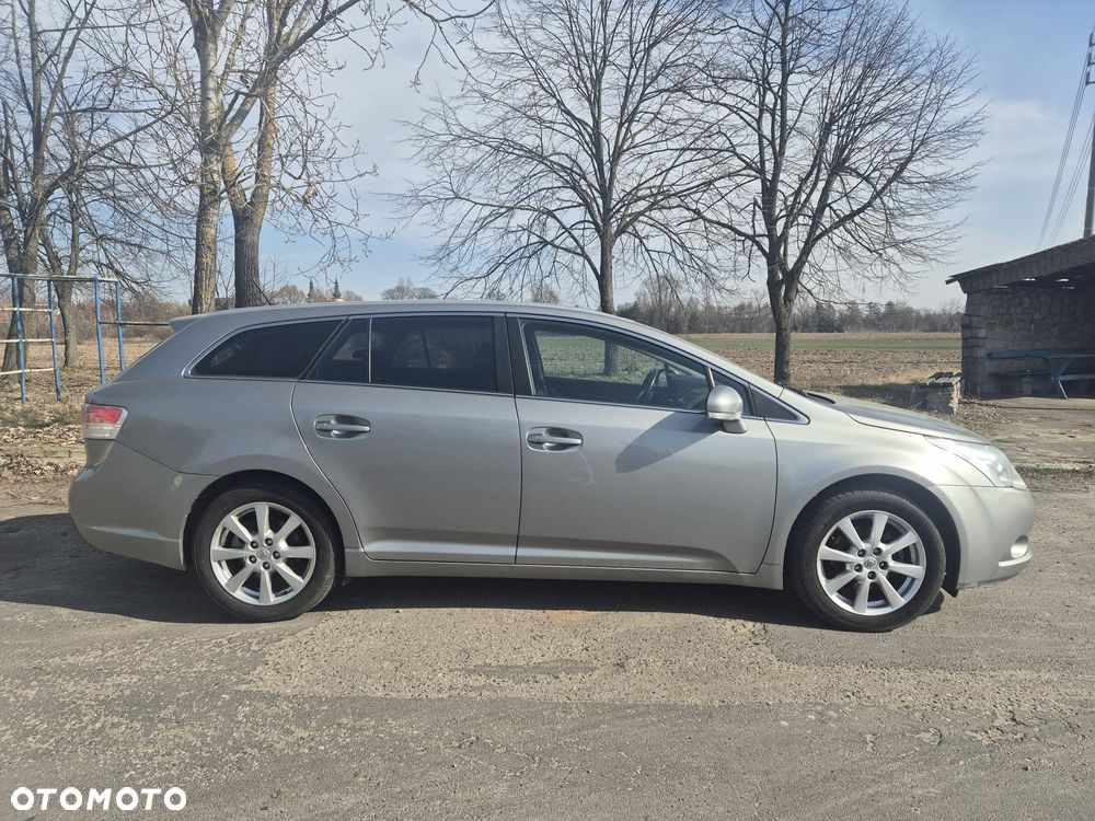 Toyota Avensis 2.0 D-4D Sol - 2