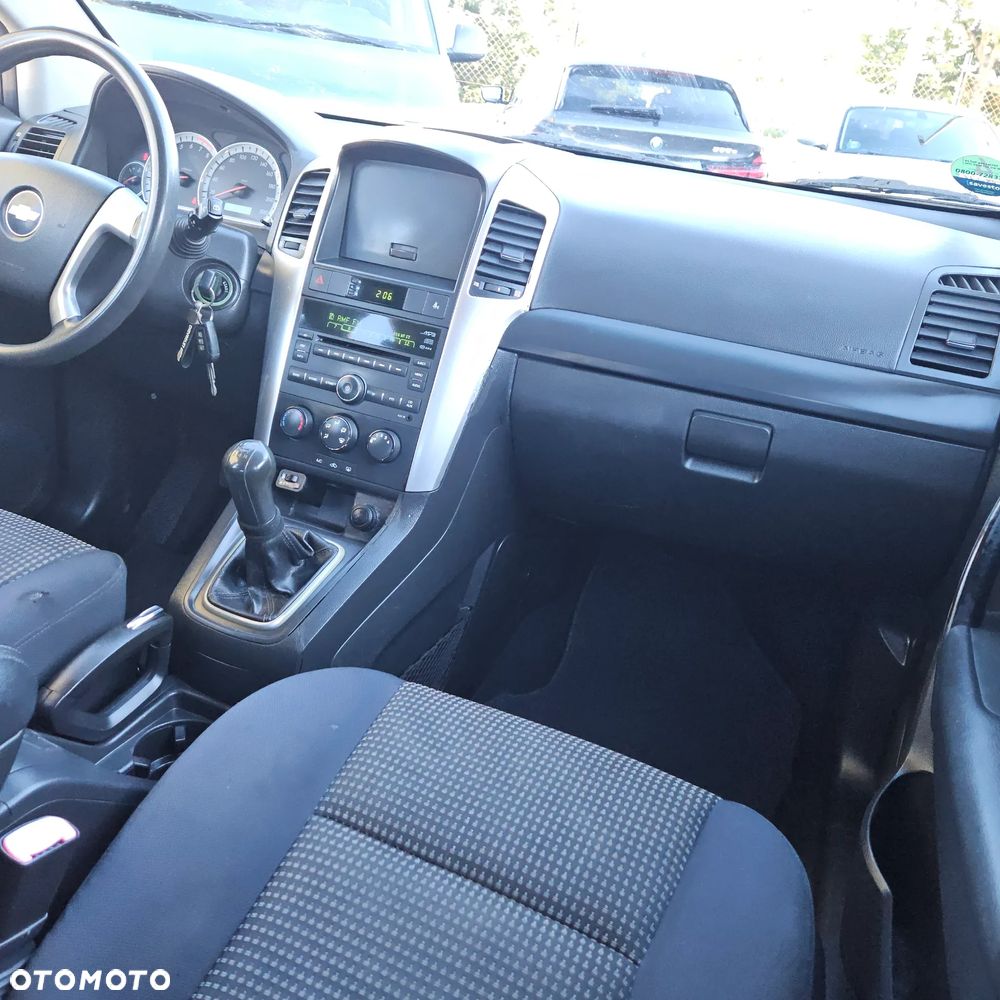 Chevrolet Captiva 2.4 LS 5os - 18