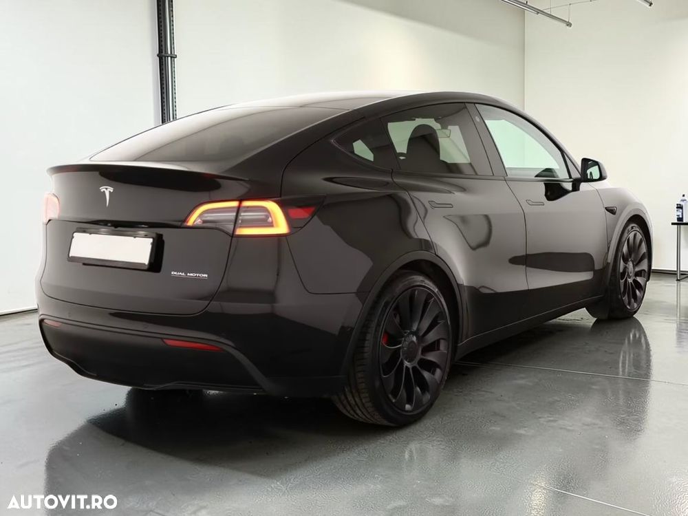 Tesla Model Y Performance Dual Motor AWD - 3