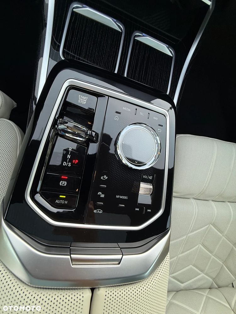 BMW Seria 7 - 35