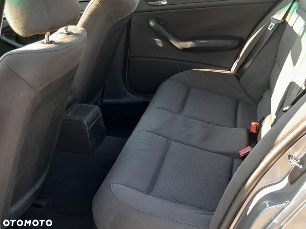 BMW Seria 3 318i - 7