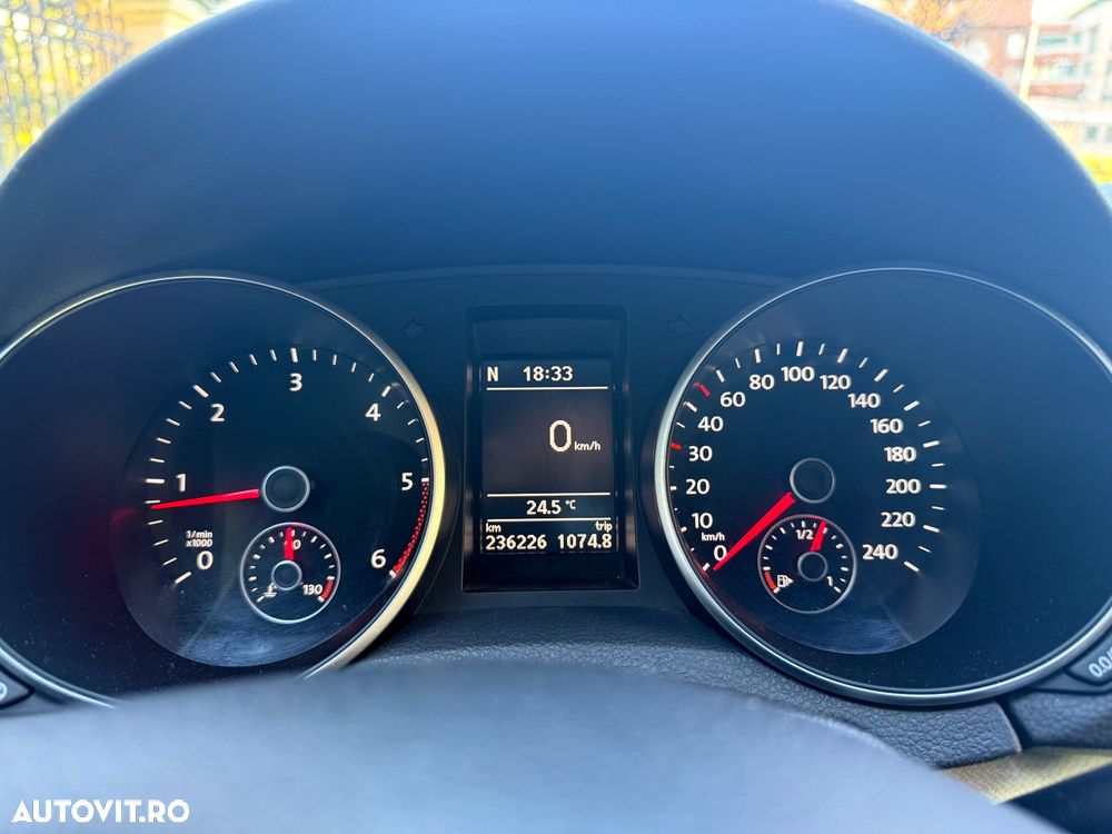 Volkswagen Golf 1.6 TDI DPF BlueMotion Technology MATCH - 23