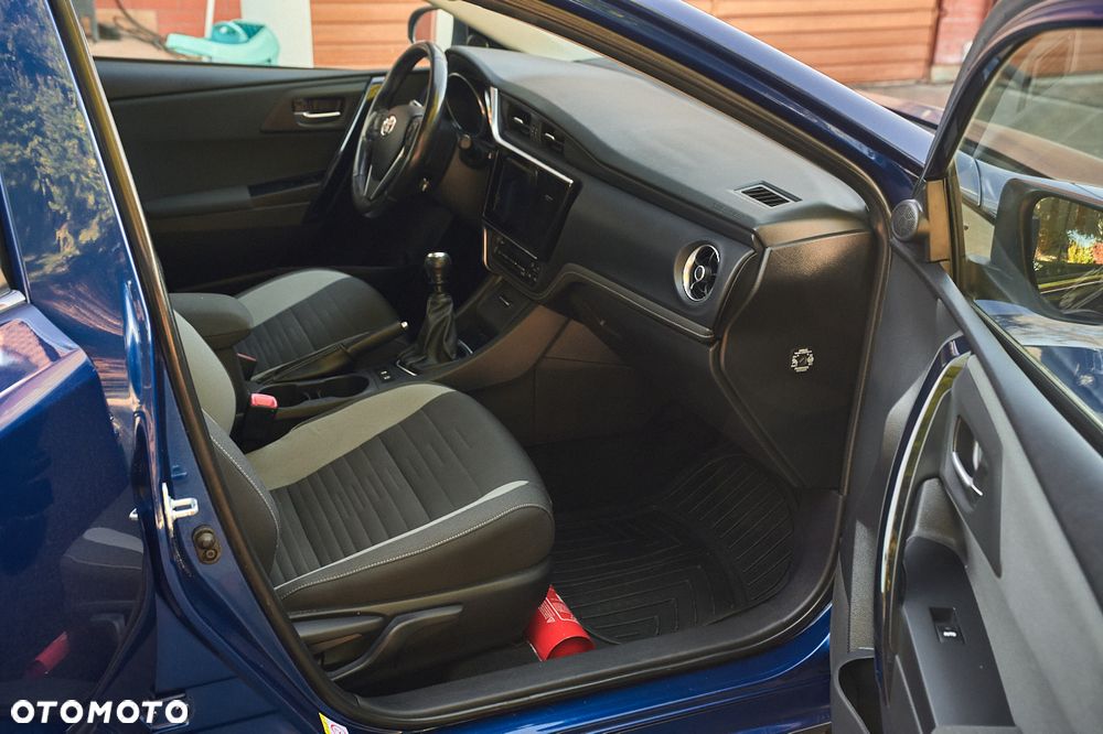 Toyota Auris 1.6 D-4D Design Edition - 10