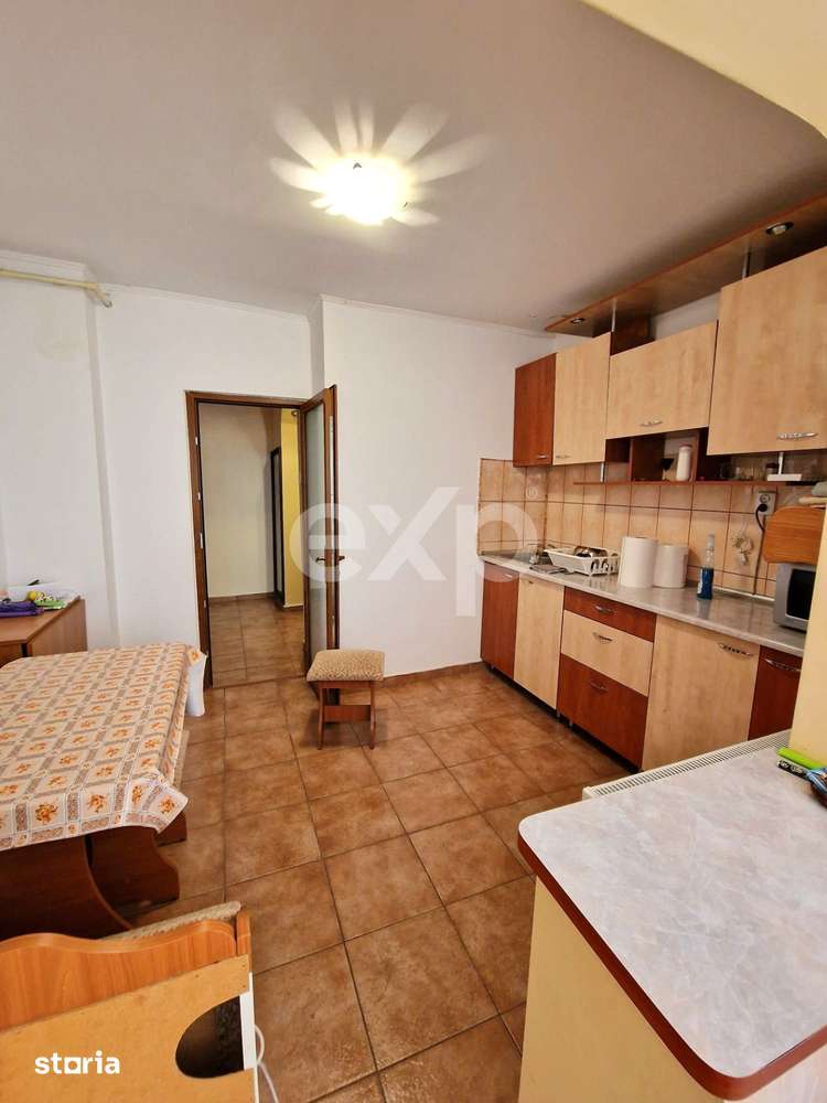 Apartament 3 camere de vanzare –Etaj 2, Micro 12 — fotografia 3