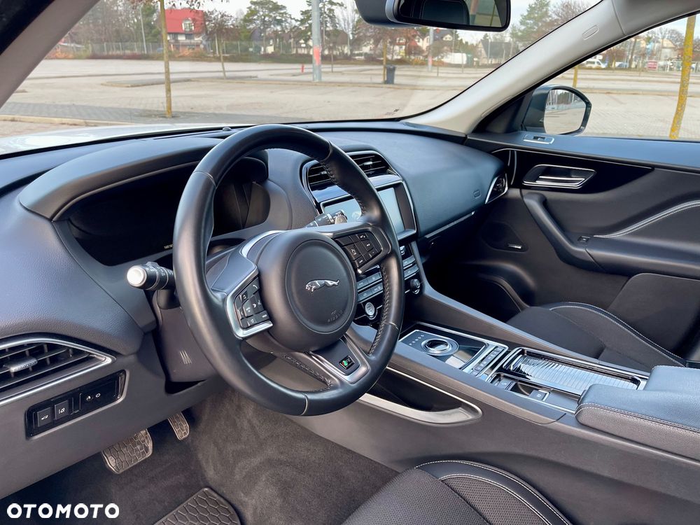 Jaguar F-Pace 2.0 i4D RWD R-Sport - 25