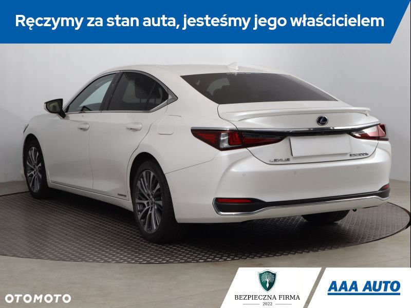 Lexus ES - 5