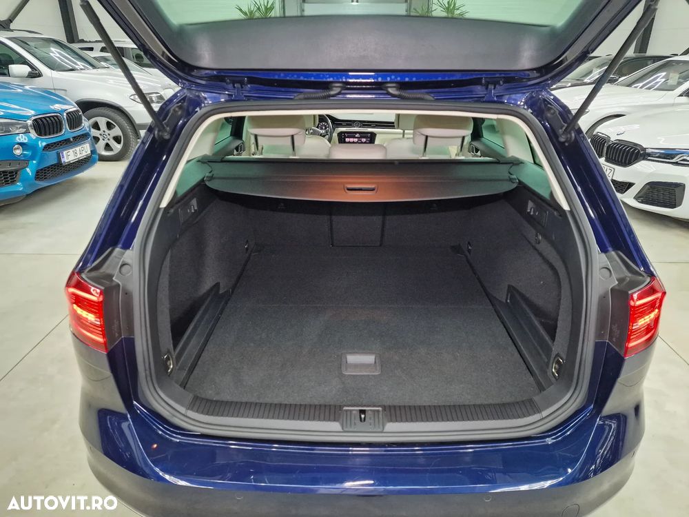Volkswagen Passat 2.0 TDI SCR 4Motion DSG Highline - 35