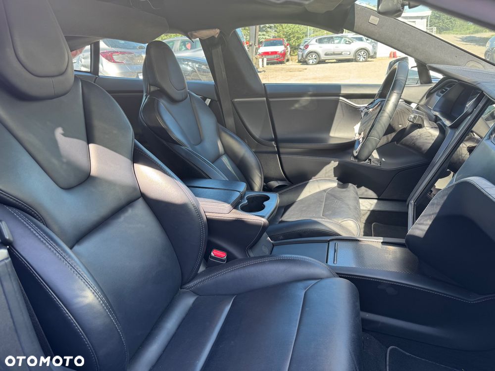 Tesla Model S - 6