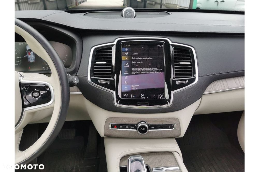 Volvo XC 90 - 9